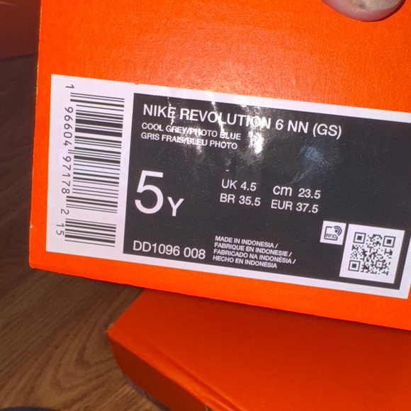 NWT Nike Kids Sneakers - YOUTH - Picture 9 of 9